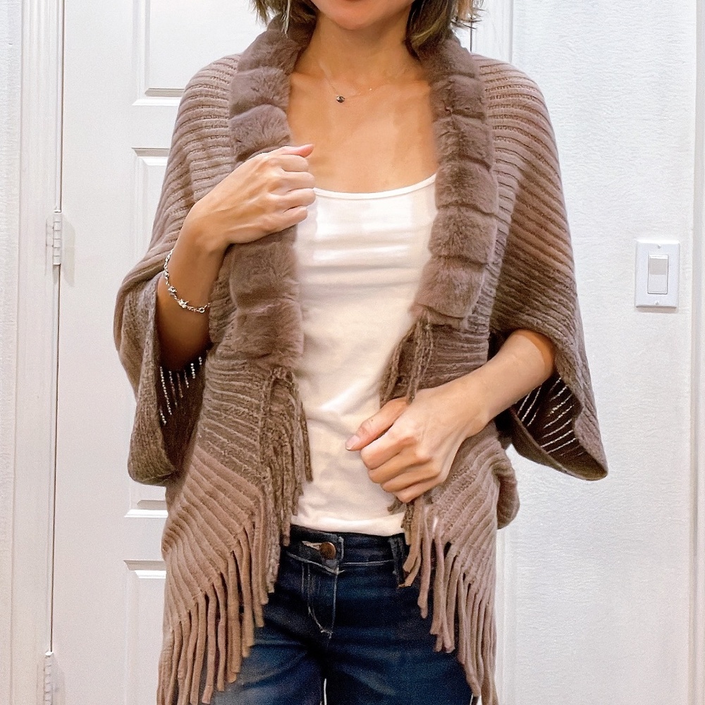 016 Cozy Vegan Fur Fringe Cardigan - Picture 4 of 10